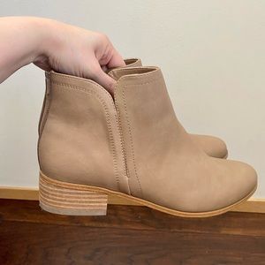 Denver Hayes Ankle Boots size 8